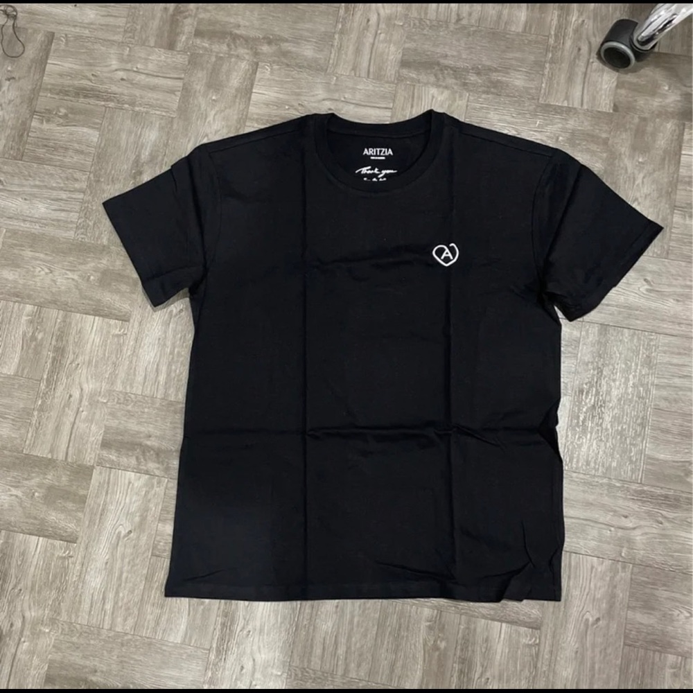 Black short sleeve shirt
